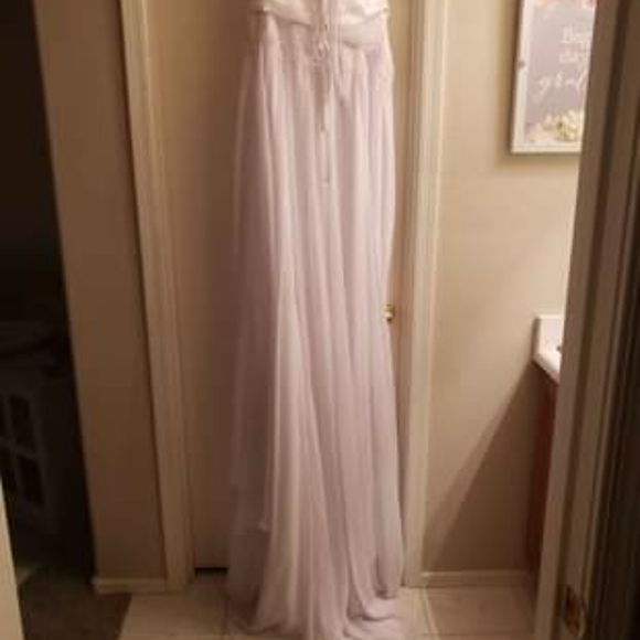 no tag Dresses & Skirts - Gorgeous, flowy Wedding dress Size 10